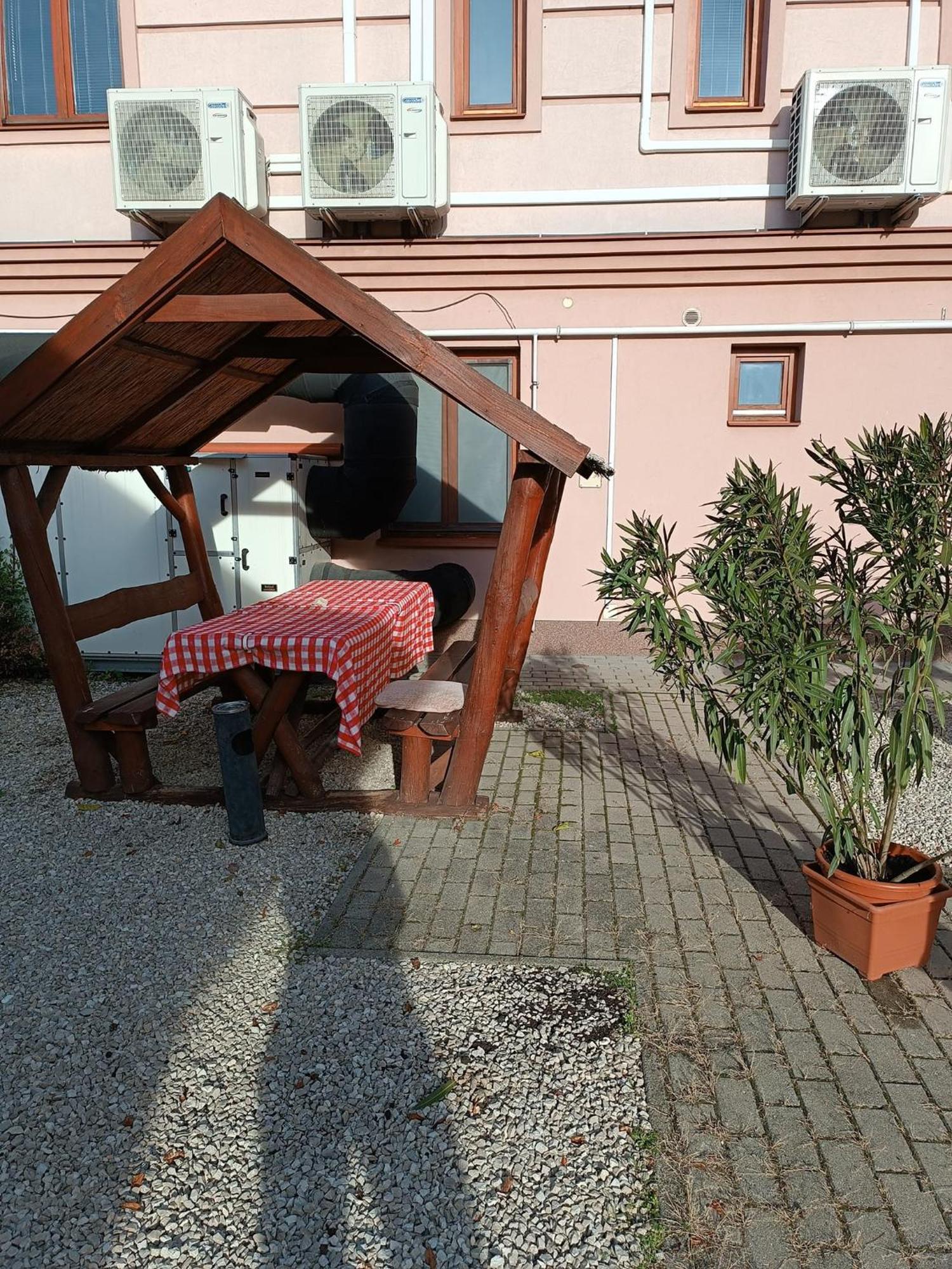 Malom Panzio Bed and Breakfast Kiskunfélegyháza Εξωτερικό φωτογραφία
